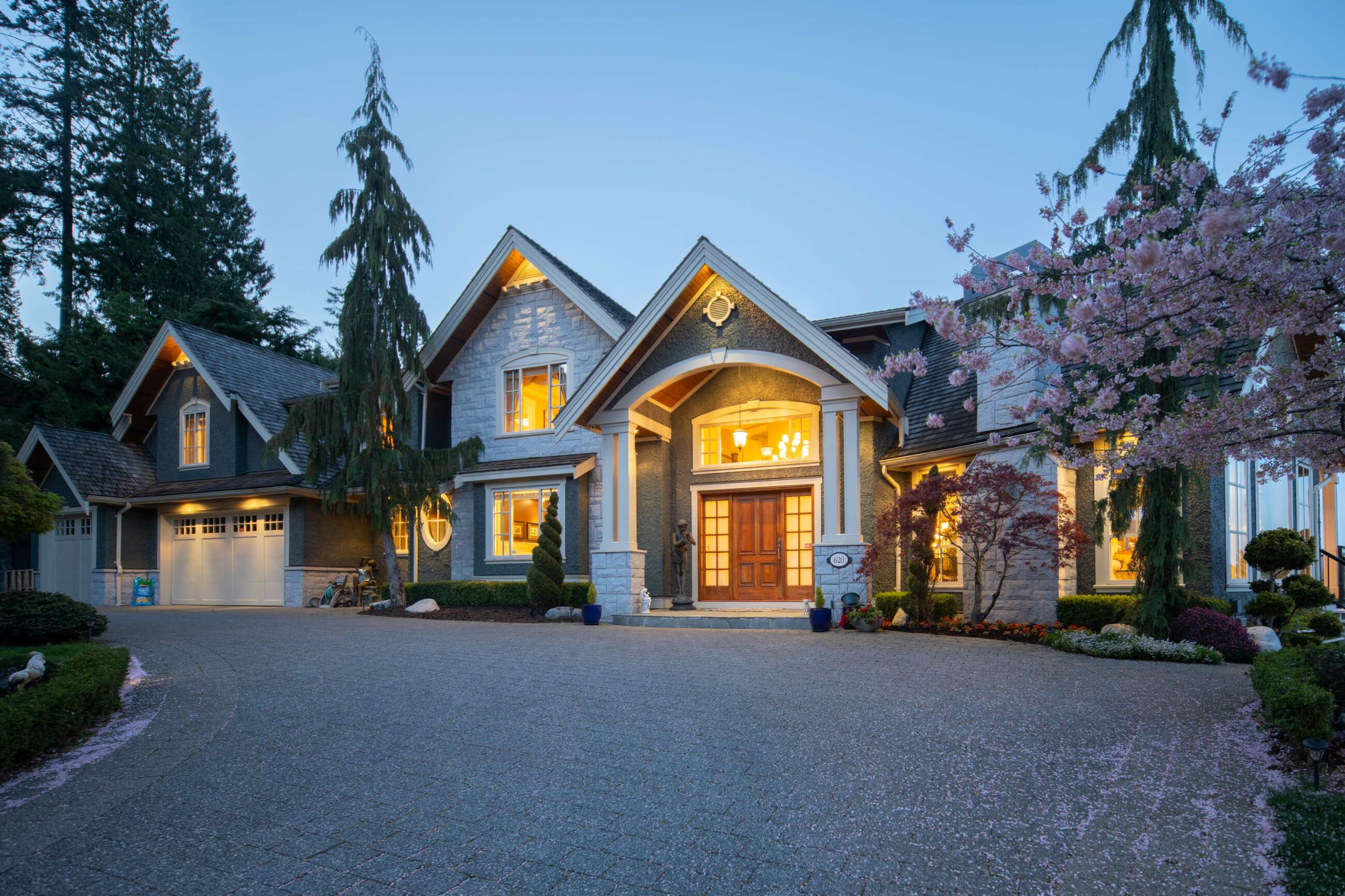 SPECTACULAR CLASSIC BRITISH PROPERTIES RESIDENCE - 620 St. Andrews Road, West Vancouver